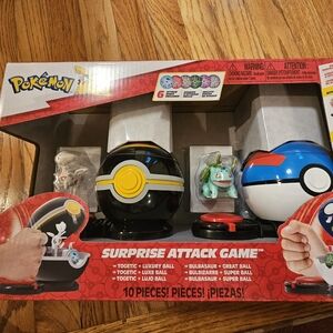 Pokémon Surprise Attack Game with Poké Balls And Attack Fiquire Sets.